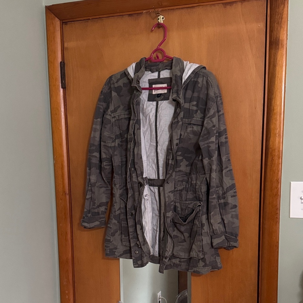 Universal Thread Camouflage Jacket